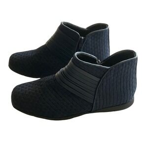 Comfortview Kayla Ankle Boots Women 9WW Navy Blue Woven Fabric Zip Up Flat